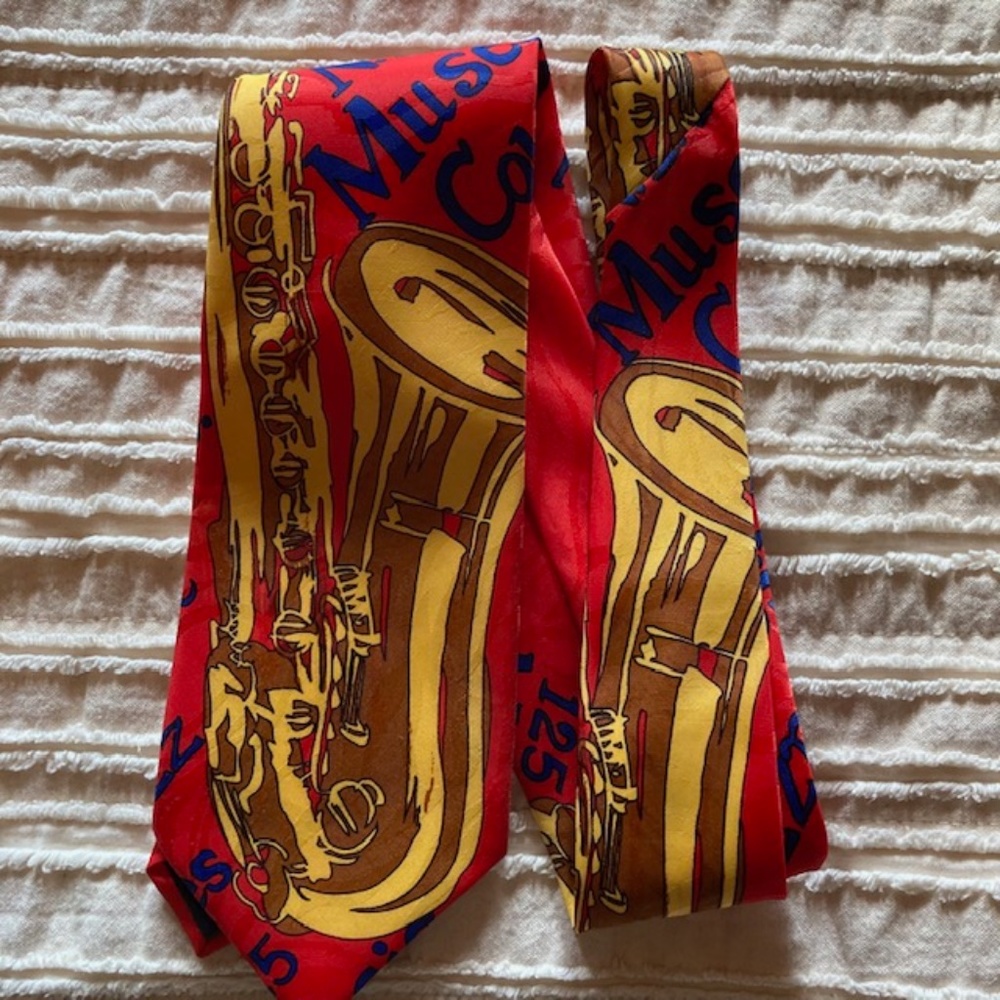 INDIAN HEAD jazz themed saxophone men’s tie, 100% polyester, hand made in Korea